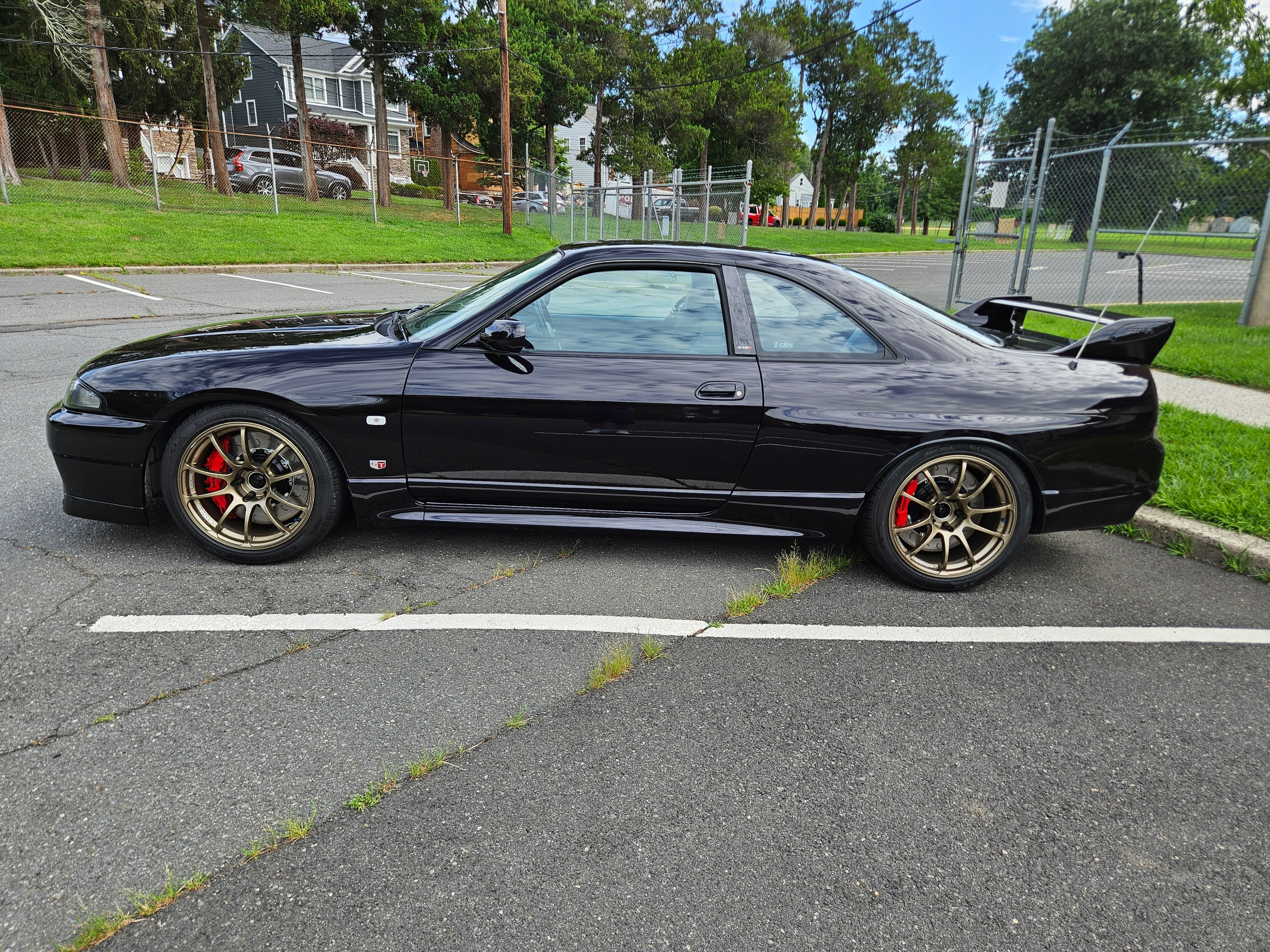1995 Nissan Skyline GT-R BCNR33 side profile — bronze Enkei wheels, red Brembo calipers